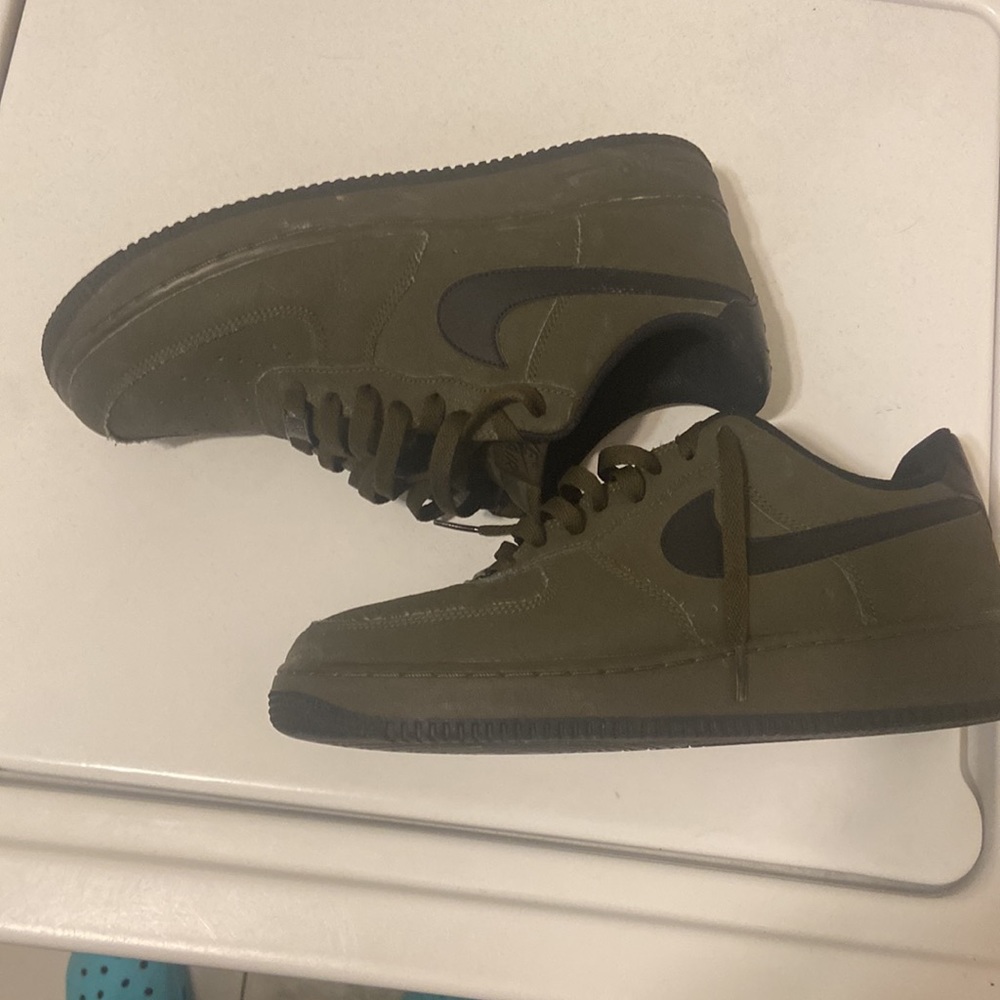 Good Condition, Doesn’t Come With Box - image 5